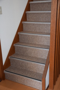 階段のカーペット（パンチ）張替え