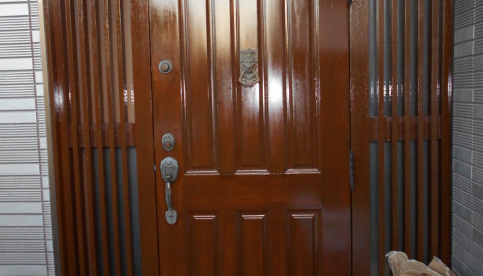 施工事例｜明石市 木製玄関ドア塗装工事